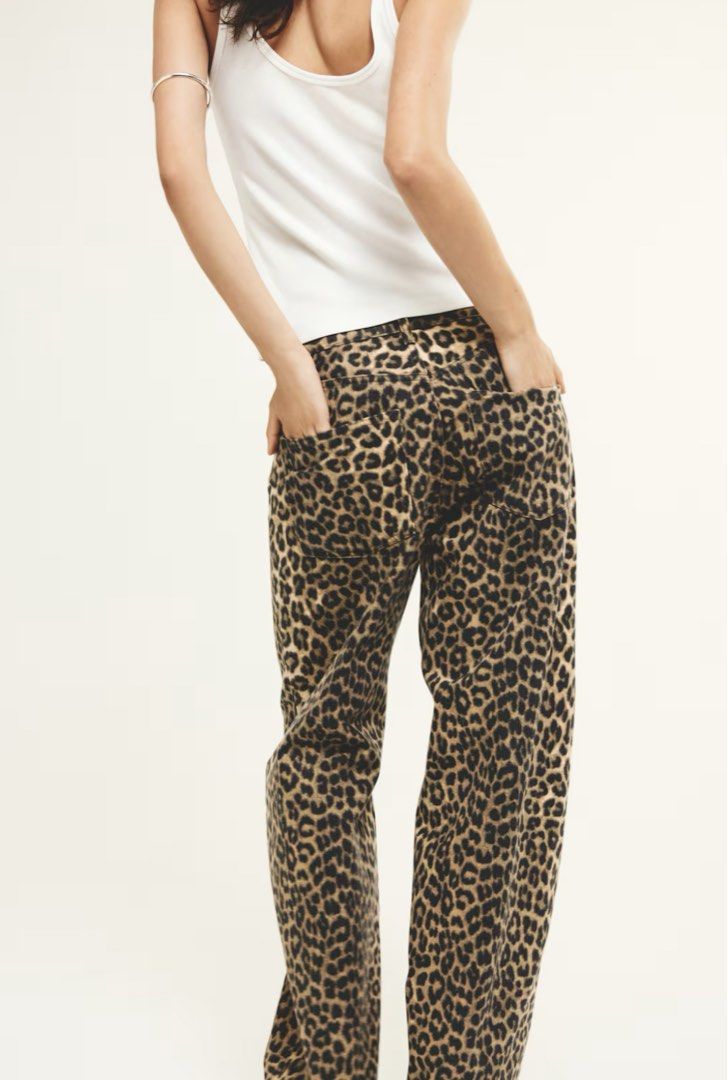 h&m leopard wide leg jeans (Category: Jeans) located in Quezon City. Submitted by hanwardrobe (Listing ID 1459969416, Image 2). Description: -bnew w tag (₱1990) -size 34 on tag.