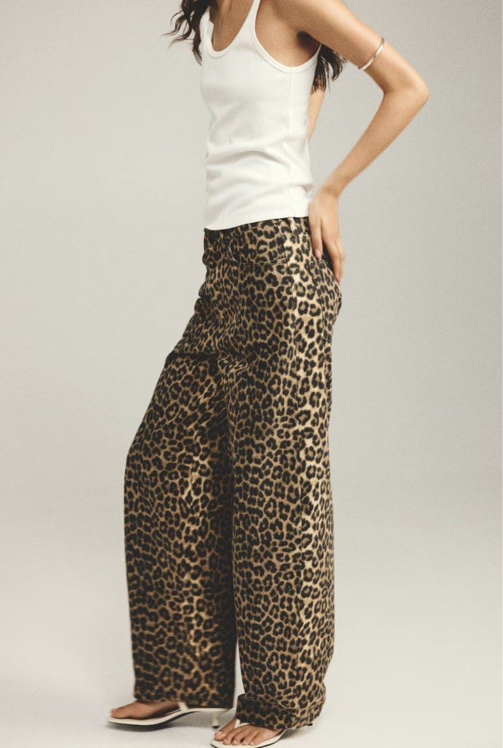 h&m leopard wide leg jeans (Category: Jeans) located in Quezon City. Submitted by hanwardrobe (Listing ID 1459969416, Image 1). Description: -bnew w tag (₱1990) -size 34 on tag.