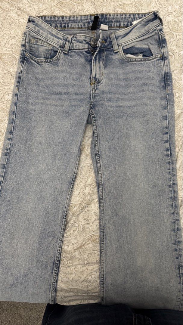 H&M Light Wash Denim Jeans (Category: Jeans) located in Makati City. Submitted by shaniahdeclutters (Listing ID 1459968208, Image 1). Description: - Brand: H&M - Style: Light wash denim jeans - Features: Classic five-pocket design - Closure: Button and zip - Appearance: Slightly faded look - Comfort: Comfortable for everyday wear - Versatility: Great for casual outfits.