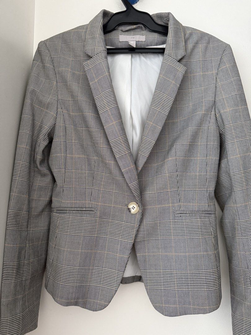 H&M Plaid Blazer (Category: Coats, Jackets and Outerwear) located in Makati City. Submitted by gcg__ (Listing ID 1459935573, Image 1). Description: H&M Plaid Blazer Size: XS Delivery c/o buyer (Grab Express, Lalamove, etc) .