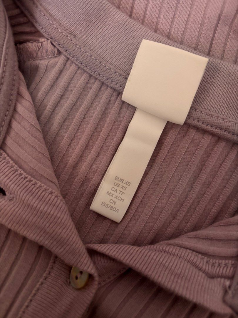 H&M Ribbed Collared Button-Up Short Sleeve Top XS (Category: Blouses) located in Manila. Submitted by mitzdcstr6 (Listing ID 1460004226, Image 3). Description: - Cute lilac ribbed top from H&M - Size XS - Short sleeves - Collared neckline - Button-up front - Versatile: pairs well with jeans or skirts - Super comfy and easy to wear.