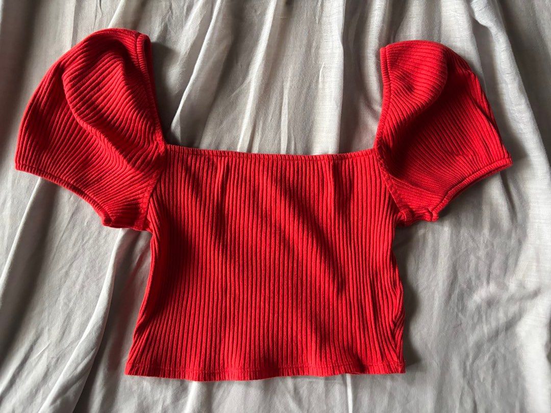 H&M Ribbed Off-Shoulder Top (Category: Blouses) located in Makati City. Submitted by biancaataduran (Listing ID 1459982561, Image 1). Description: - Red ribbed top from H&M - Off-shoulder design - Puff sleeves - Stretchy material - Size S - Perfect for casual or dressed-up looks.