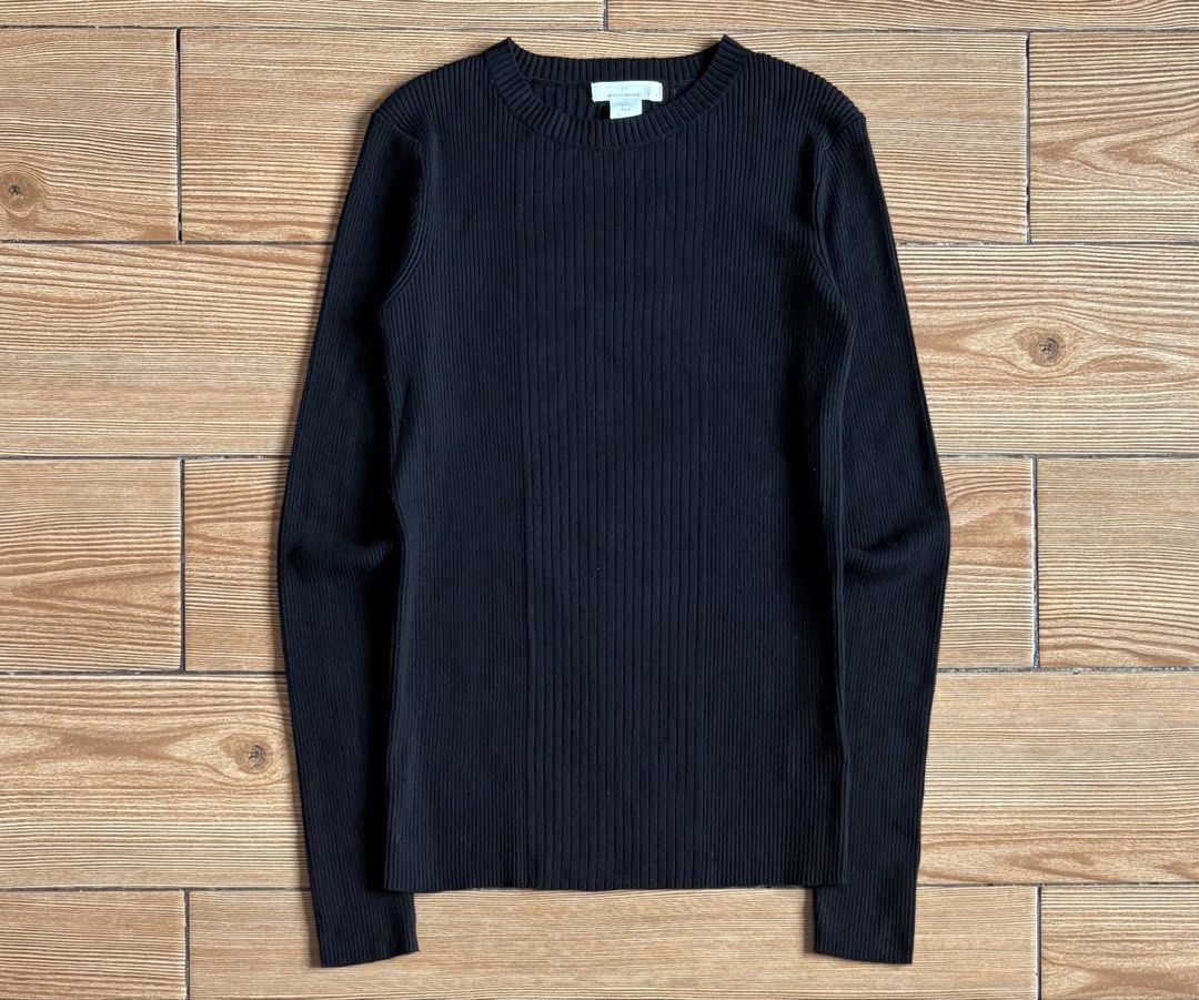 H&M RIBBED SLIM FIT KNITTED SWEATER (Category: Longsleeves) located in Makati City. Submitted by jnc__apparel (Listing ID 1460070427, Image 1). Description: 🏷️ H&M RIBBED SLIM FIT KNITTED SWEATER 📌 Dimes: 23.5L x 14.5W 📌 Size: Small for womens 📌 Condition: Like new 📌 Color rate: 10/10 📌 Issue: None ✅ Washed and ready to wear.