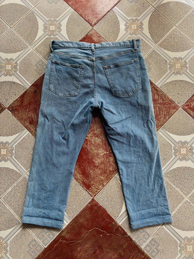 H&M Slim Fit Pants (Category: Shorts) located in Calamba. Submitted by migo.cl (Listing ID 1460016012, Image 2). Description: - Fits like M - Altered H&M Pants - 34/30 on Tag - Color rate | 9/10 - No issues - 299 + sf - Negotiable (Selected items pero shoot your shot po!) The items are either thrifted or personal items. So please limit your expectations. The authenticity of our products is not 100% guaranteed original. * gcash only for mop * jnt 