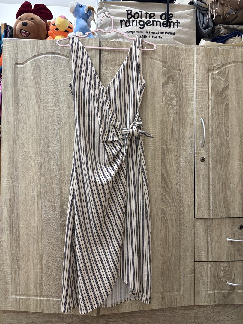 H&M Wrap Around Midi Dress (Category: Dresses) located in Makati City. Submitted by jo.thrifts (Listing ID 1460024062, Image 2). Description: h&m midi dress - striped wrap around style (this is super pretty 🥹) size small on tag no issues rfs: decluttering happy to keep this if hindi mabili hehe message me for any inquiries. details & actual photos are posted. happy shopping! ❤️ *feel free to browse my account for other cute finds!! 😉 🚚 shippin