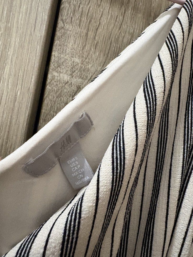 H&M Wrap Around Midi Dress (Category: Dresses) located in Makati City. Submitted by jo.thrifts (Listing ID 1460024062, Image 3). Description: h&m midi dress - striped wrap around style (this is super pretty 🥹) size small on tag no issues rfs: decluttering happy to keep this if hindi mabili hehe message me for any inquiries. details & actual photos are posted. happy shopping! ❤️ *feel free to browse my account for other cute finds!! 😉 🚚 shippin