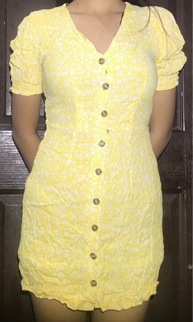 H&M Yellow Floral Button Front Dress (Category: Dresses) located in Manila. Submitted by its.allysugh (Listing ID 1460074727, Image 2). Description: - Adorable yellow mini dress - Charming white floral print - Flattering V-neckline - Cute short puff sleeves - Easy button-up front - Delicate ruffled hem - Ideal for casual days, picnics, and sunny outings.