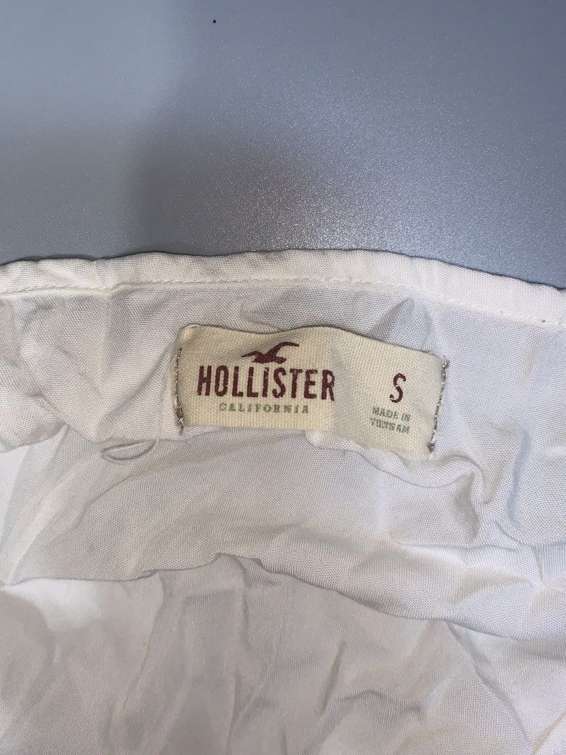 Hollister White Spaghetti Strap Top Size S (Category: Sleeveless) located in Dagupan City. Submitted by sj_styles0910. (Listing ID 1460096261, Image 2). Description: - Hollister white spaghetti strap top - Size: S - Made in Vietnam - Lightweight fabric with a crinkled texture - Adjustable straps for a customized fit - Simple and versatile design.