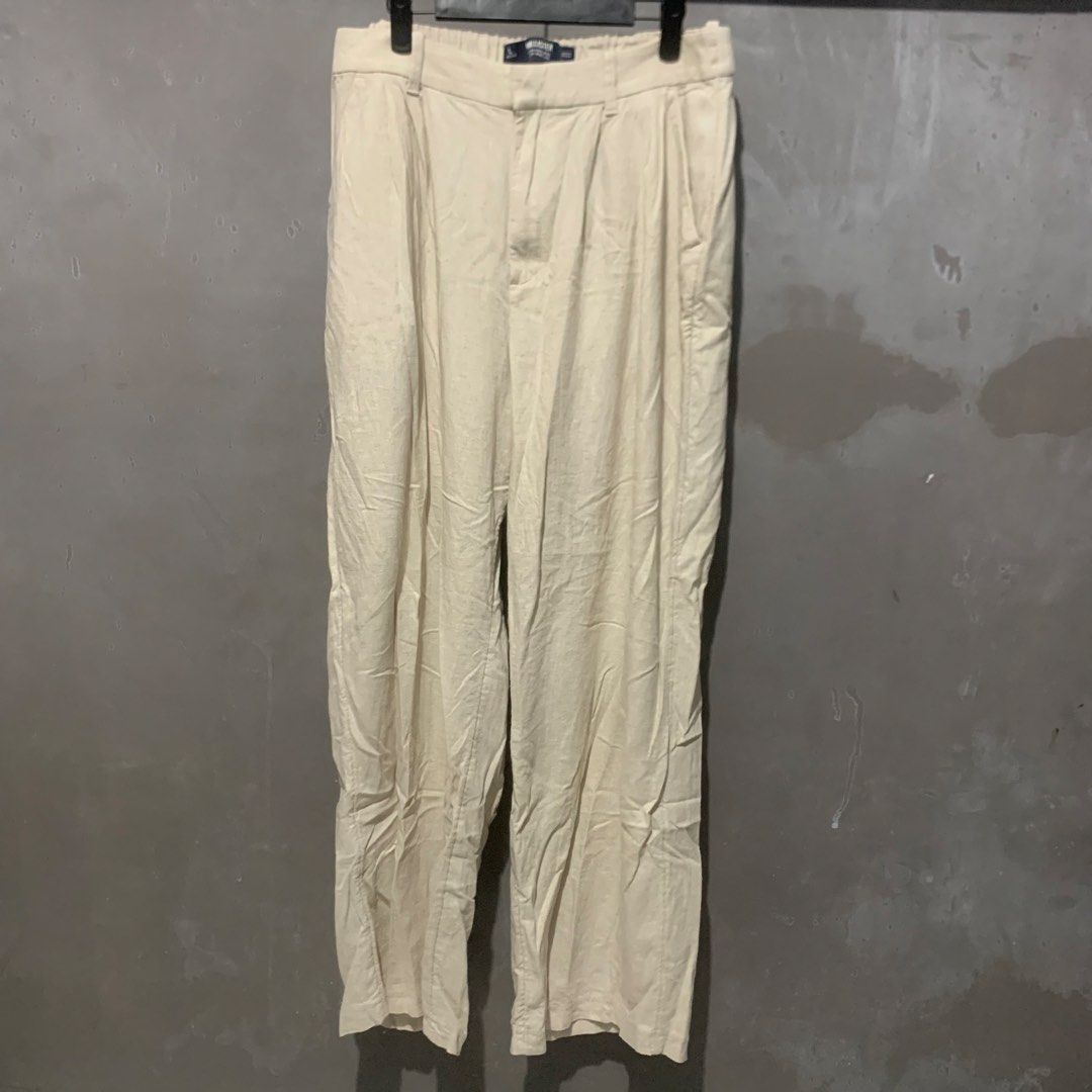 Hollister Wide Leg (Category: Other Bottoms) located in Calauan. Submitted by randomthrift.womens (Listing ID 1459992689, Image 1). Description: No flaws.