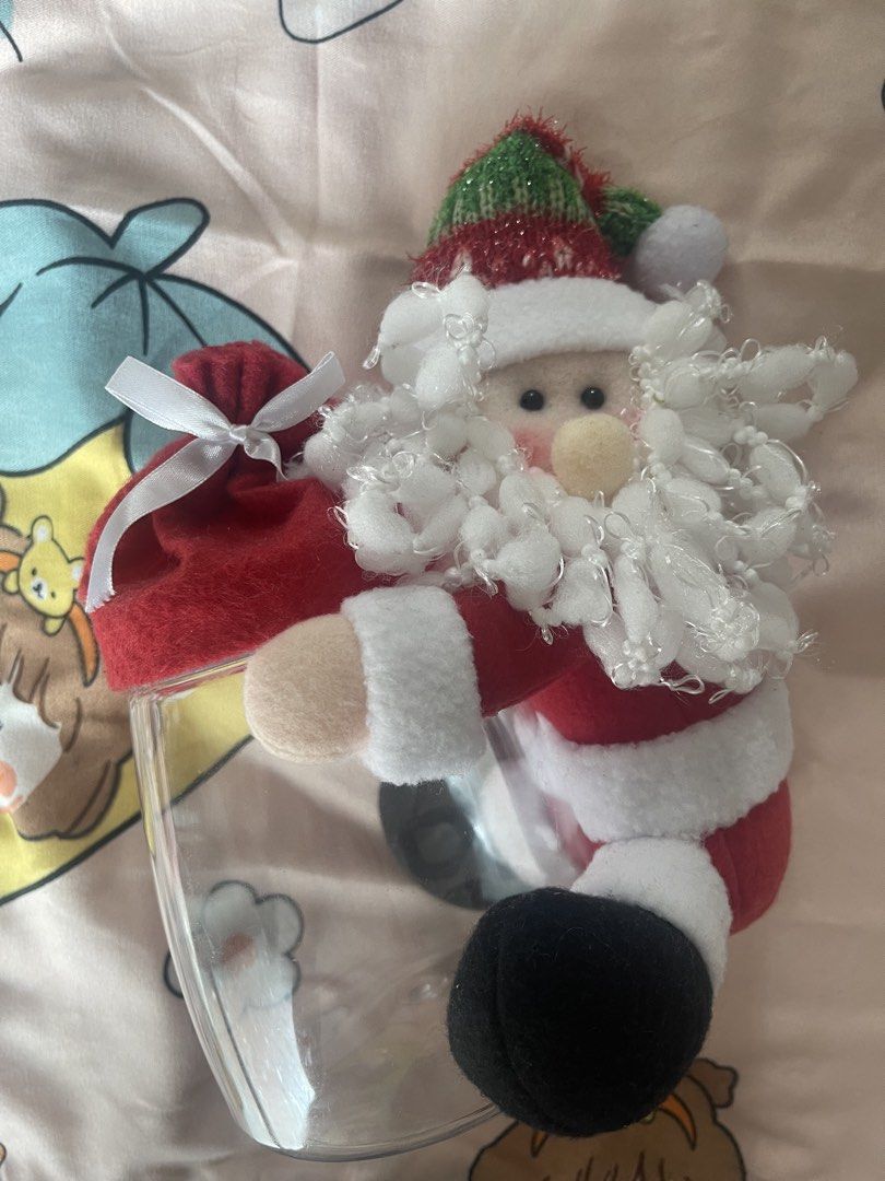 Home Decor Santa (Category: Artificial Plants & Flowers) located in Makati City. Submitted by loushhh (Listing ID 1459959444, Image 1). Description: .