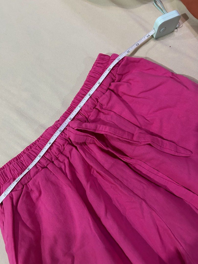 Hot Pink/Fuchsia Drawstring Linen Shorts (Category: Shorts) located in Cainta. Submitted by unboxingstuff (Listing ID 1460042932, Image 2). Description: - Comfy hot pink linen shorts - Elastic waistband with drawstring tie - With 2 side pockets - Size: S-M; can fit semi-large.