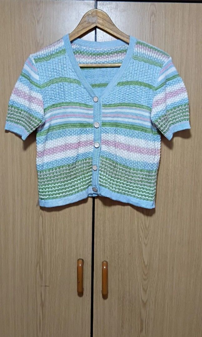HQ 3D V-neck Button Knitted tops (Category: Others Tops) located in Cebu City. Submitted by cebuanamomshies (Listing ID 1460074228, Image 3). Description: S-L Knit Fabric V neckline Buttondown stretchable fabric.
