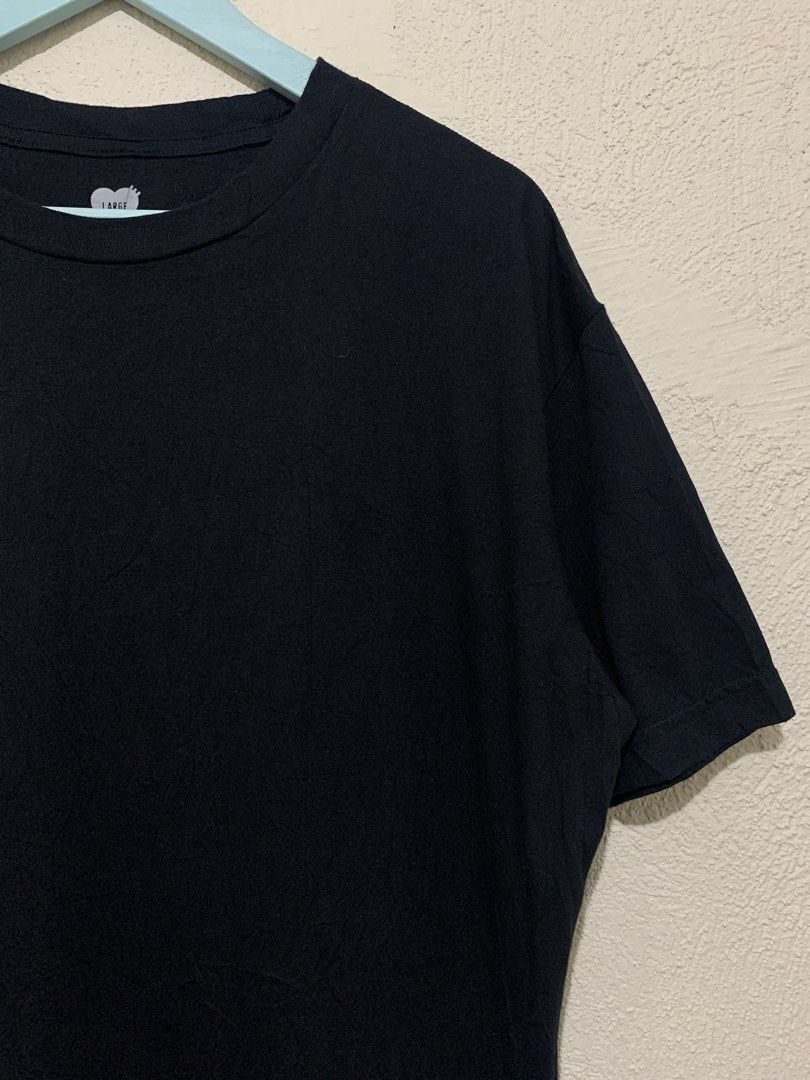 Human Made Black Cotton T-Shirt (Category: Tshirts & Polo Shirts ) located in Tiaong. Submitted by nycko.concha (Listing ID 1460049616, Image 1). Description: Human Made Black Cotton T-Shirt •Size: Large •Width: 22.5 •Length: 28 •Condition: Excellent Used •Issue: None •Color Rate: 9.7/10 •Courier: J&T Express •Location: Quezon Province Note: color may appear darker or lighter due to lighting, kindly refer to details and manage your expectations..