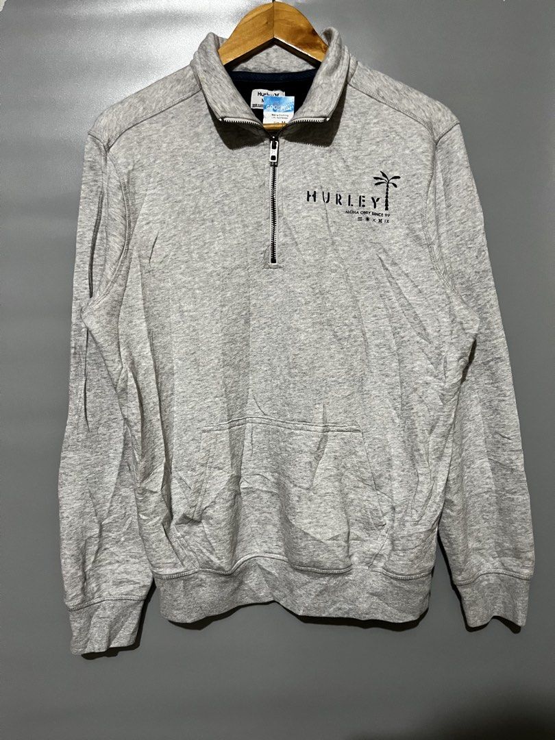HURLEY QUARTERZIP (Category: Activewear) located in Calbayog City. Submitted by supremo02 (Listing ID 1459998244, Image 1). Description: HURLEY QUARTER ZIP BEST FIT LARGE CR: 9.5/10 EXCELLENT CONDITION✅ NO ISSUES Need wash DM ME WAG MAHIHIYANG MAGTANONG 📥.
