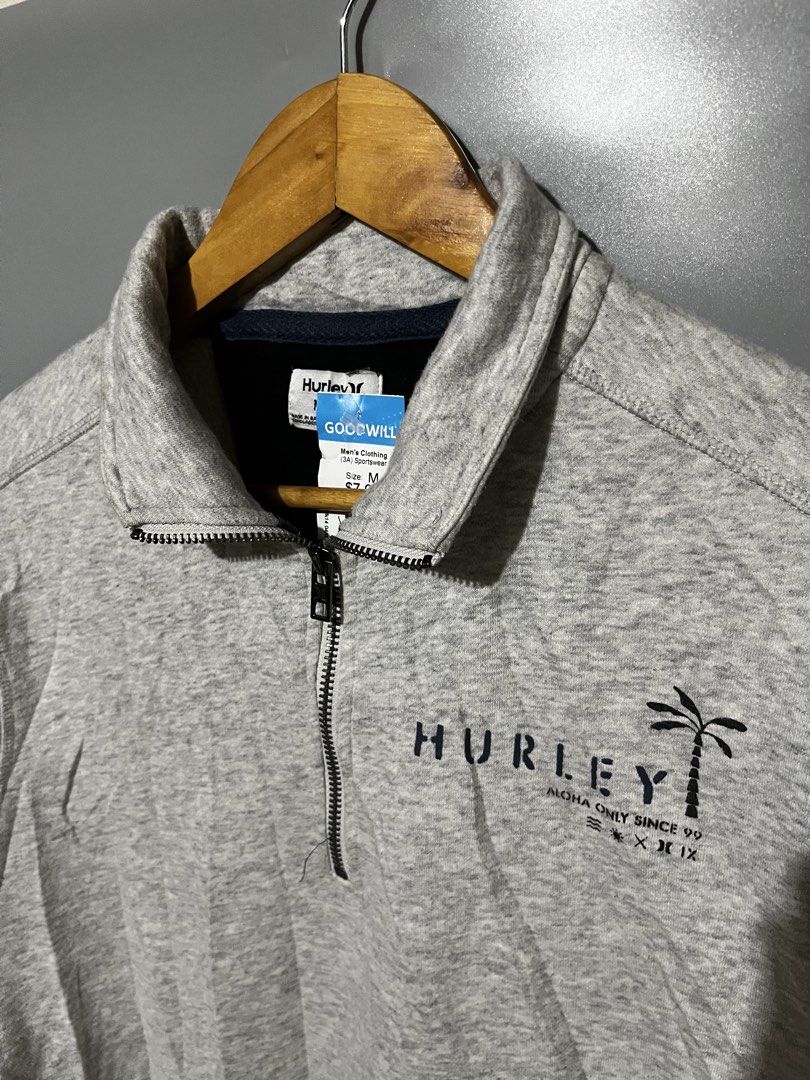 HURLEY QUARTERZIP (Category: Activewear) located in Calbayog City. Submitted by supremo02 (Listing ID 1459998244, Image 2). Description: HURLEY QUARTER ZIP BEST FIT LARGE CR: 9.5/10 EXCELLENT CONDITION✅ NO ISSUES Need wash DM ME WAG MAHIHIYANG MAGTANONG 📥.