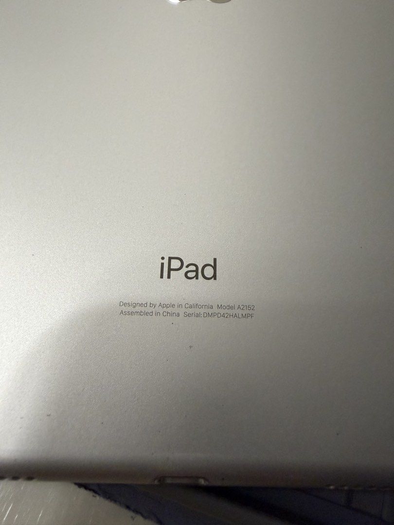 Ipad (Category: Laptops & Notebooks) located in Shah Alam. Submitted by babebossdz (Listing ID 1459984298, Image 3). Description: Comes with pencil.