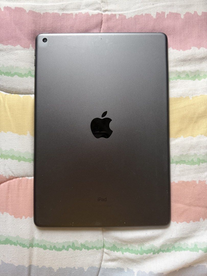 iPad 7th Gen 128 GB (Category: iPad) located in Manila. Submitted by sj.01 (Listing ID 1459991949, Image 2). Description: Selling my sister’s iPad :) Only used for school No box and charger included. Hid some of the information to prevent fake listings. RFS: Upgrading Can do meetups around or nearby the areas mentioned below :).