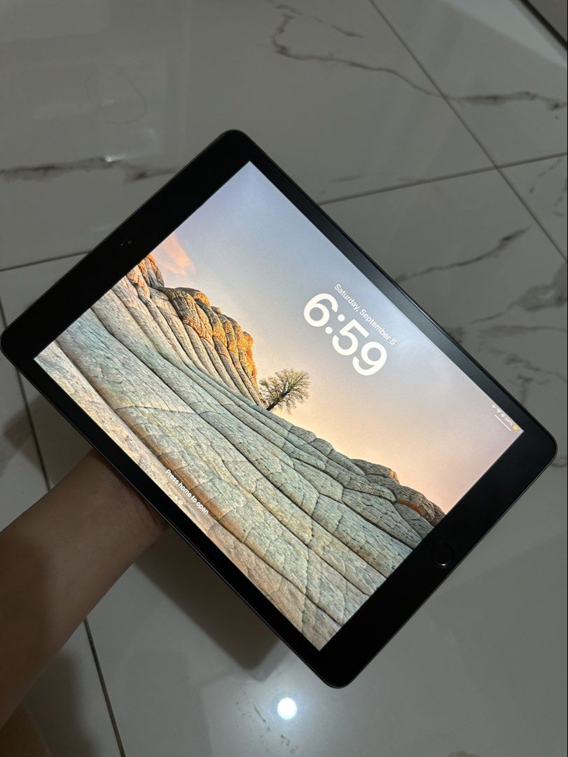 Ipad 7th Gen 128GB (Category: iPad) located in Rizal. Submitted by miss2lyps (Listing ID 1459963296, Image 2). Description: iPad 7th Generation – Good Condition Selling my iPad 7th Gen • No box, charger, or earphones included • Smooth exterior — no scratches • Screen/touch is working properly • Scrolling is still smooth and responsive • Speakers/sound are working well • No issues with the touch screen & volume controls • Used mainly for watching 