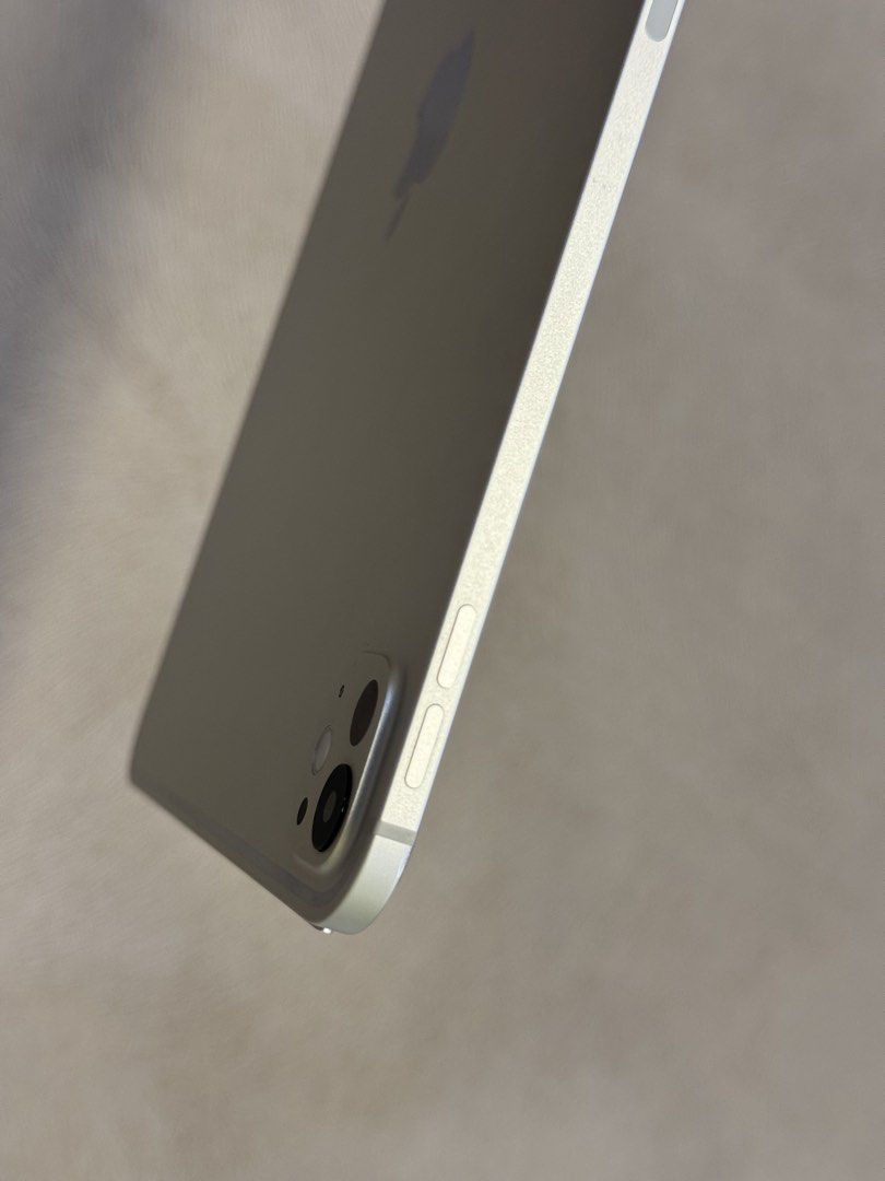 Ipad Pro 11 M5 with Apple Pencil (Category: Cases & Sleeves) located in Manila. Submitted by densells21 (Listing ID 1459977667, Image 2). Description: iPad Pro 11 M5 Wifi 256gb 99% battery health ✅ With box and used charging cord ✅ I’ll include the apple pencil & box ✅ Still with warranty 62k I can accept cc payment (pag bdo pwede installment).