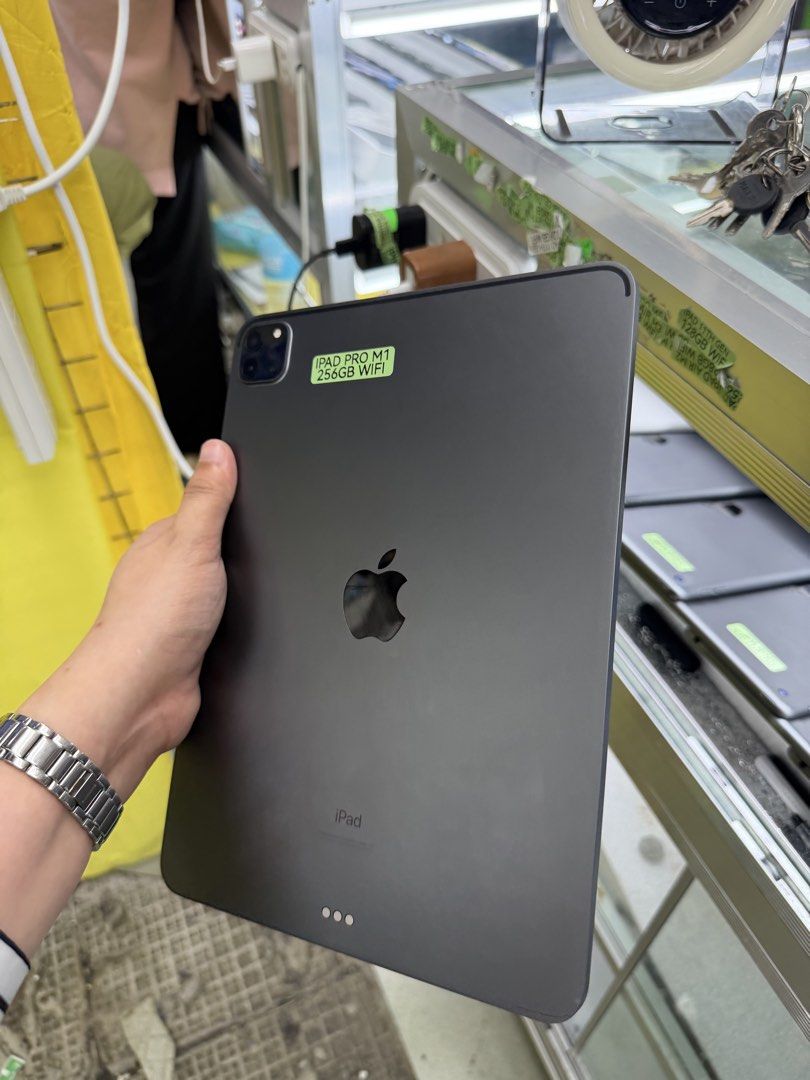Ipad Pro M1 256GB 11'inch Wifi only no issues (Category: iPad) located in San Juan City. Submitted by najihahtelecomshop2018 (Listing ID 1459935961, Image 2). Description: Legit Store | Original unit FOR SALE | TRADE / SWAP ▫️INSTALLMENT thru: 🔸Credit Card (straight / installment) 🔸Ggives / Gcredit + 6% interest 🔸Spay Later + 6% interest (RFS: Buy and Sell any kinds of Gadgets) Description: Ipad Pro M1 11' 256GB ( other GB are also available) 