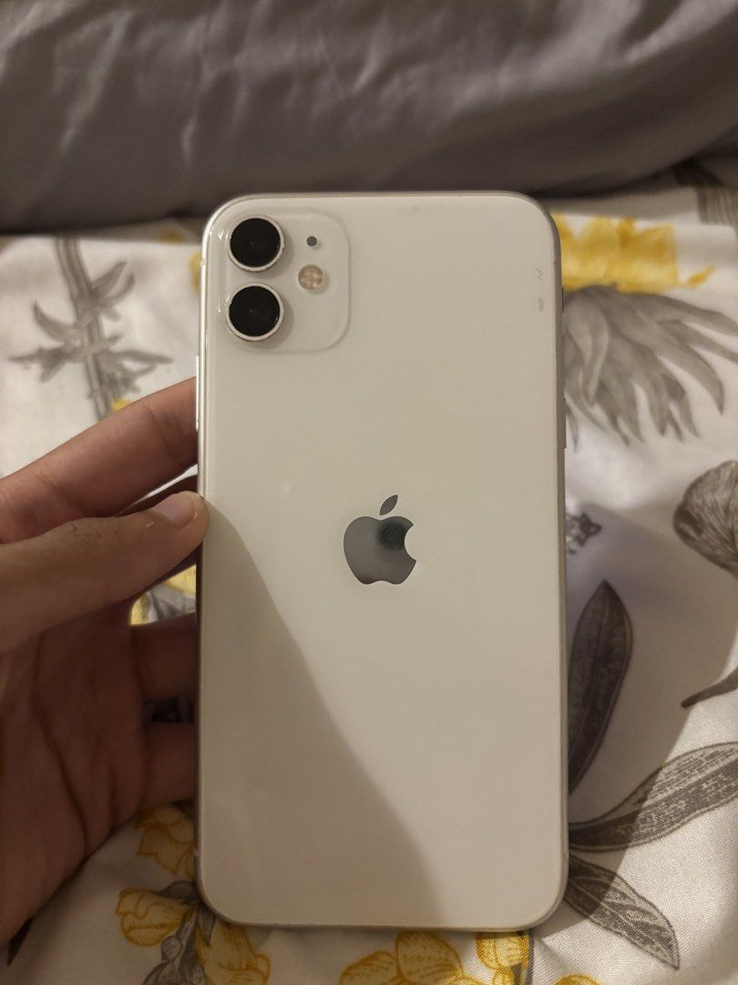 Iphone 11 (Category: iPhone 11 Series) located in Caloocan City. Submitted by shyft (Listing ID 1459912252, Image 3). Description: Iphone 11 64 GB Smart locked All working 73% battery health ISSUE: Cracks sa screen 5000 (nego).