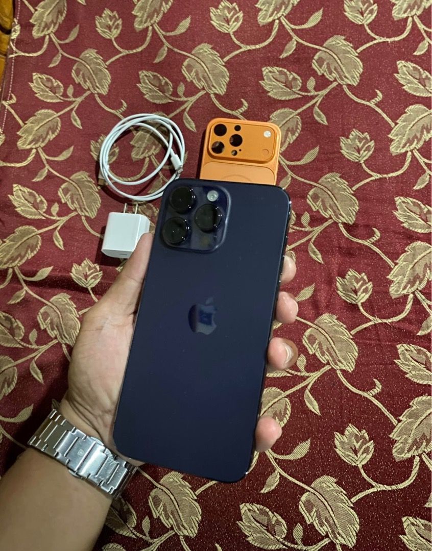 Iphone 14 Pro Max (Category: iPhone 14 Series) located in Basista. Submitted by thrift_fit (Listing ID 1460061681, Image 2). Description: Iphone 14 Pro Max 128GB 75 BH - Genuine Battery Zp/A Variant Unli check & reset Issue: Minimal dents due to hard case & lost box due to house renovation. Change genuine original screen worth 26k ₱27,000 Slightly negotiable Loc: Pangasinan (can do shipping).
