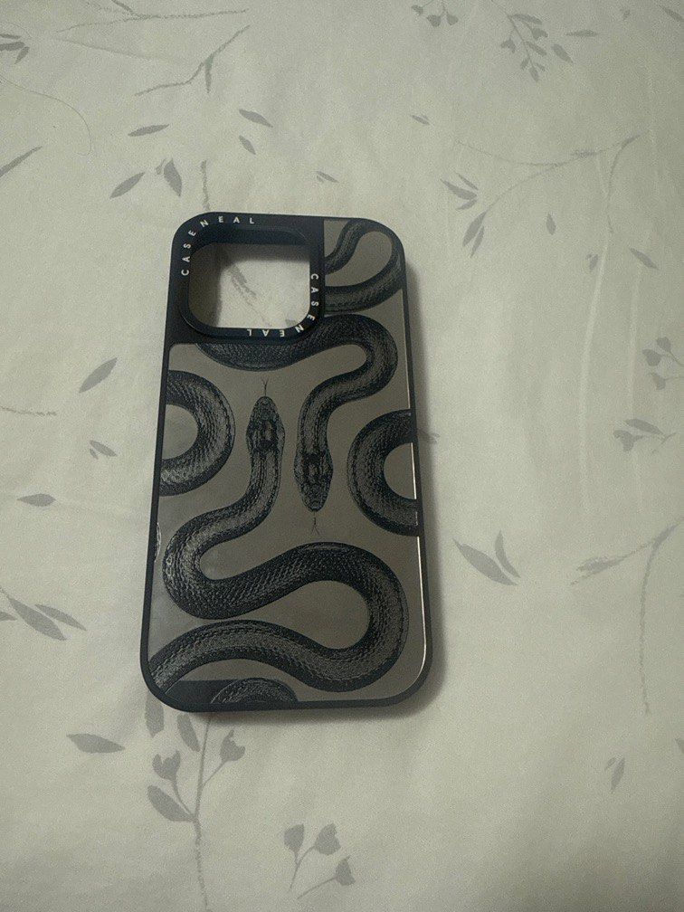 Iphone 16 Pro Mirror Snake Case (Category: Cases & Sleeves) located in Paranaque City. Submitted by esprit23 (Listing ID 1459938107, Image 2). Description: Bought in Orange app Rfs: Wrong model delivered.