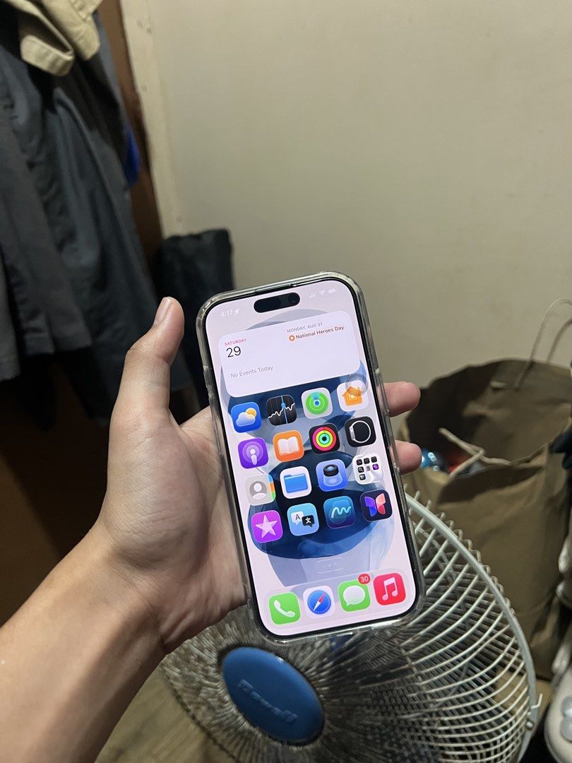 IPHONE 17 MIST BLUE (Category: iPhone 17 Series) located in Manila. Submitted by kiernoob (Listing ID 1460023906, Image 2). Description: FS OR FOR SWAP SA LOWER UNIT + ADD CASH 96 BATT HEALTH LOCAL VARIANT NO ISSUE, NO DENTS UNDERWARRANTY WITH BOX AND CASE NAGA AREAAA .
