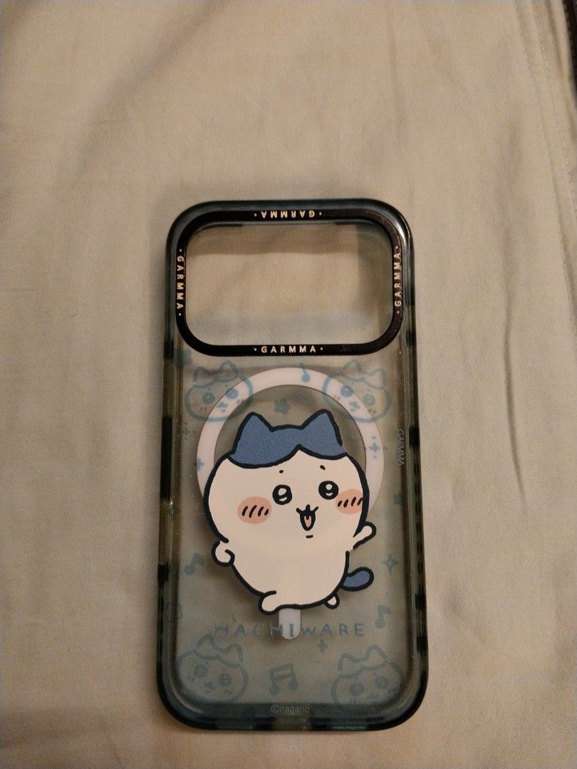 iPhone 17 pro Chiikawa手機殼 （分類：手機套及手機殻）位於 Hong Kong。 由 ormanwaika09125 提交（商品編號 1460073203，圖片 1）。簡介： 係iPhone透明殼，上面有chiikawa小八圖案同埋MagSafe圓圈。殼邊係深色，睇落幾型仔。啱用嘅朋友快啲帶走啦！。