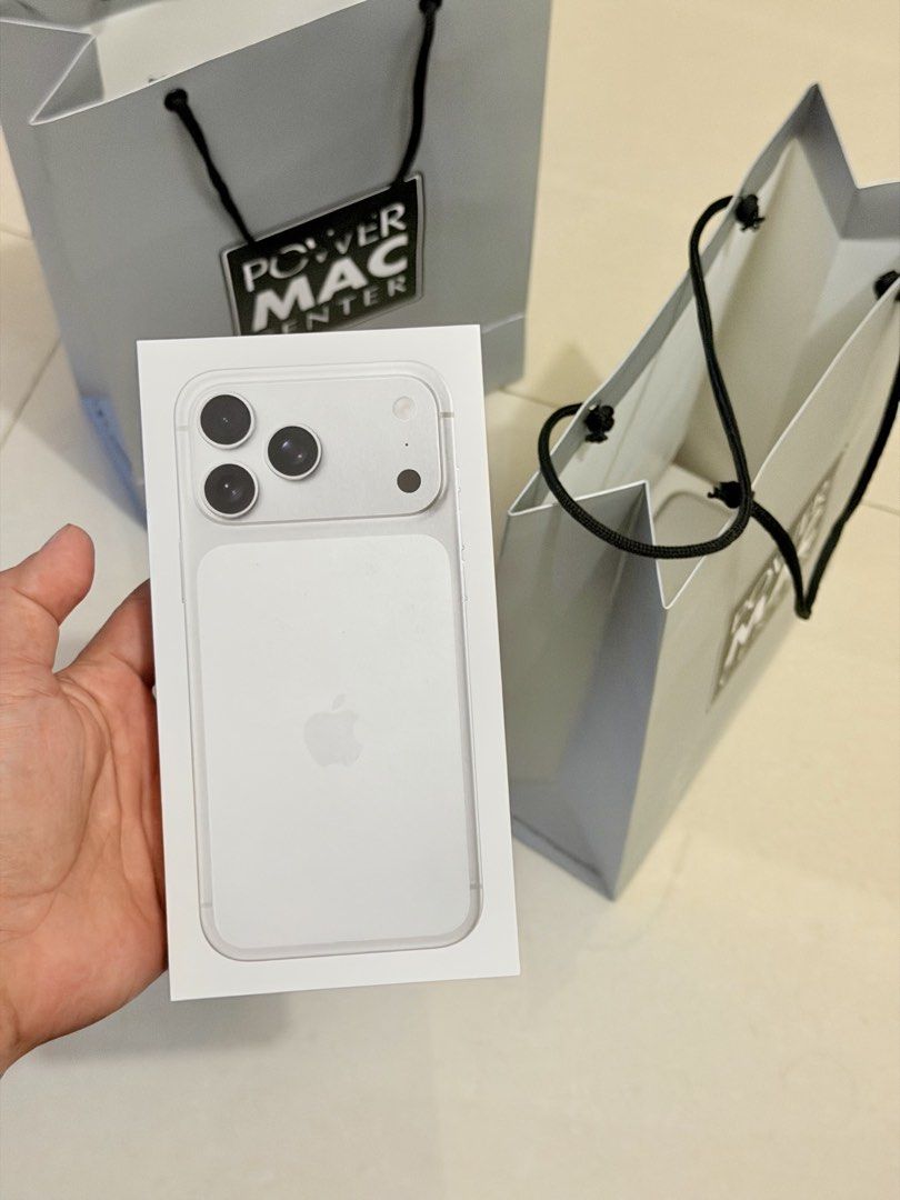 iPhone 17 Pro Max 256GB Silver Openline NTC Powermac unit (Category: iPhone 17 Series) located in Mandaluyong City. Submitted by onesimus23 (Listing ID 1460078576, Image 3). Description: iPhone 17 Pro Max 256GB Silver Brandnew sealed Openline NTC Local Variant 2pcs available all silver color Next week meron ulit 72,500 only Pick up sa condo lobby Mandaluyong city Meet up / COD / COP.