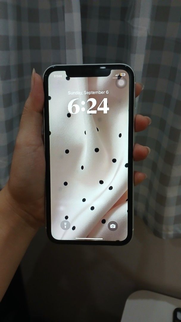 iPhone XR 64 GB (Category: iPhone X Series) located in Caloocan City. Submitted by abuegiani68385 (Listing ID 1460039956, Image 2). Description: Inclusions: Unit and free 3 cases Lady owned Price: 5.8K fix, low price na 'yan Rfs: Upgrade phone Battery health: 75% No issue No history of repair No cracks or dents — only minimal chips Alagang alaga ✔️ Face ID ✔️ True tone ✔️ Any SIM ✔️ Make new Apple ID LOC: Tejero, General Trias, Cavite.