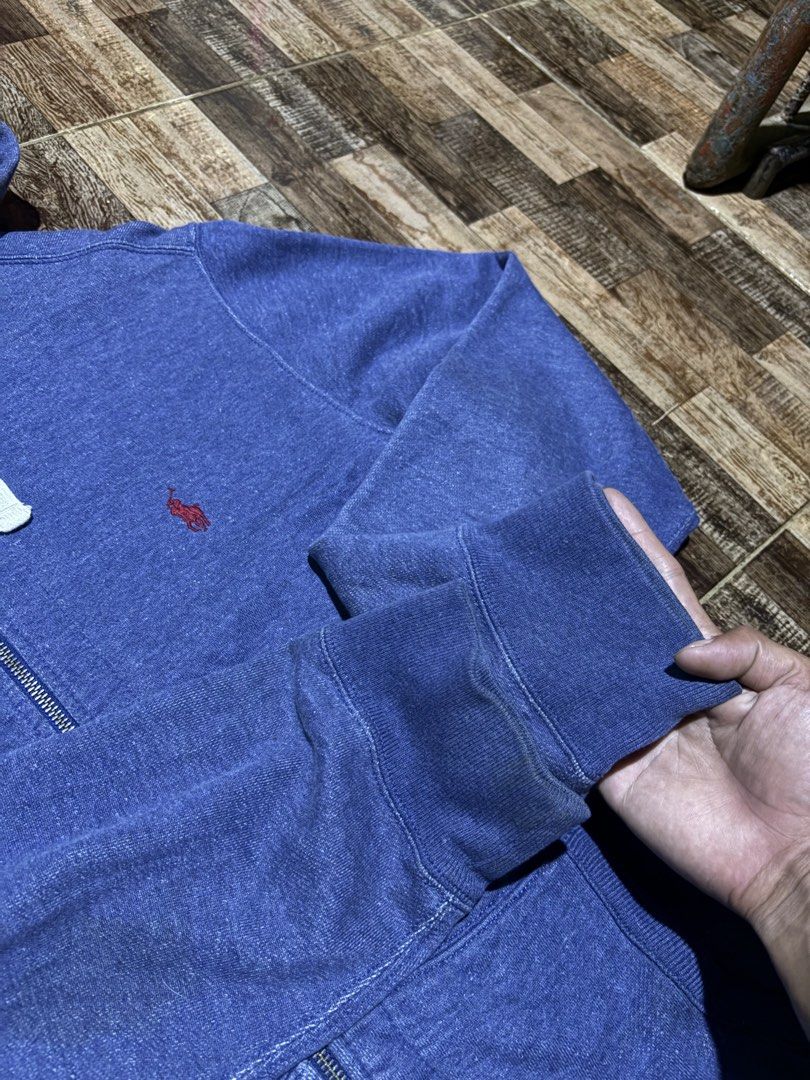 Jacket (Category: Coats, Jackets and Outerwear) located in Manila. Submitted by jaggalarrita (Listing ID 1460060434, Image 3). Description: issue: Di ako sure if Yan ba talaga kalaki ribbings or loose lng ba talaga.