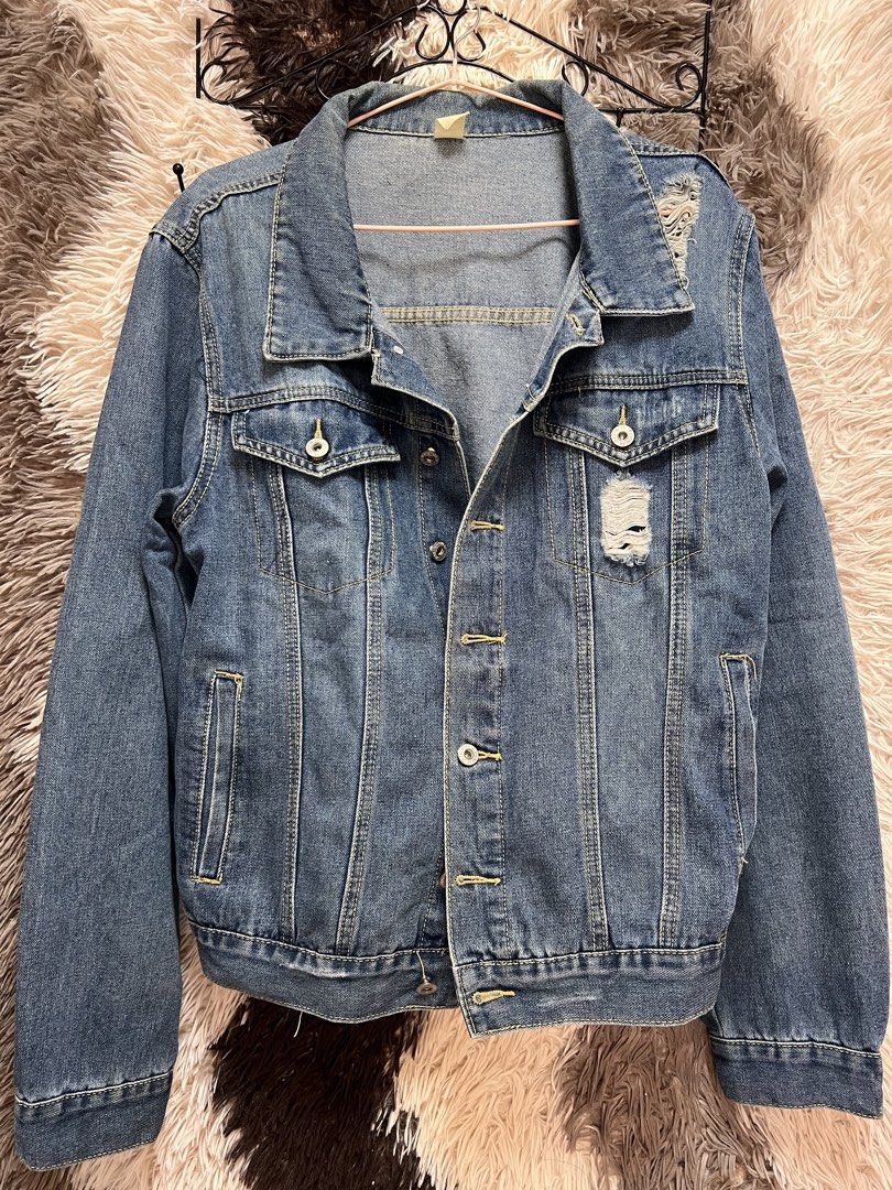 Jackets and Hoodie (Category: Coats, Jackets and Outerwear) located in Quezon City. Submitted by liveocean04 (Listing ID 1460008924, Image 1). Description: ✅ No damage or stains ✅ Only worn a few times 📍Fairview Q.C location 🛵 Shipping via J&T or lalamove (buyers shoulders SF) 📩 message to reserve .