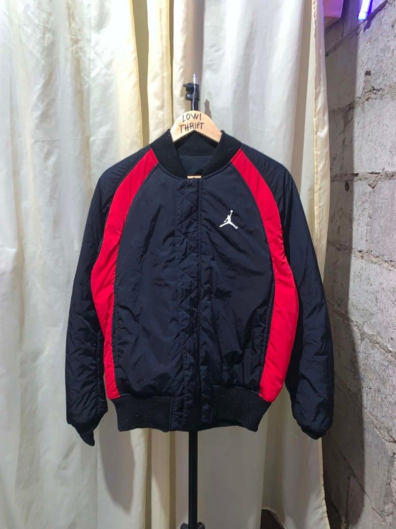 JD (Category: Coats, Jackets and Outerwear) located in Manila. Submitted by lowithrift_6100 (Listing ID 1460092774, Image 3). Description: ISSUE SEE THE PIC.