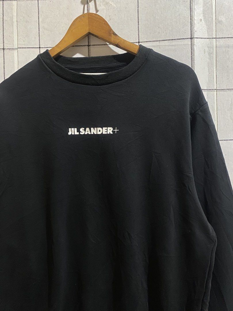 JIL SANDER (Category: Activewear) located in Manila. Submitted by drippthrift00 (Listing ID 1459991944, Image 3). Description: JIL SANDER Excelent condition 22x28 Issue:need wash only 9|10 color rate.
