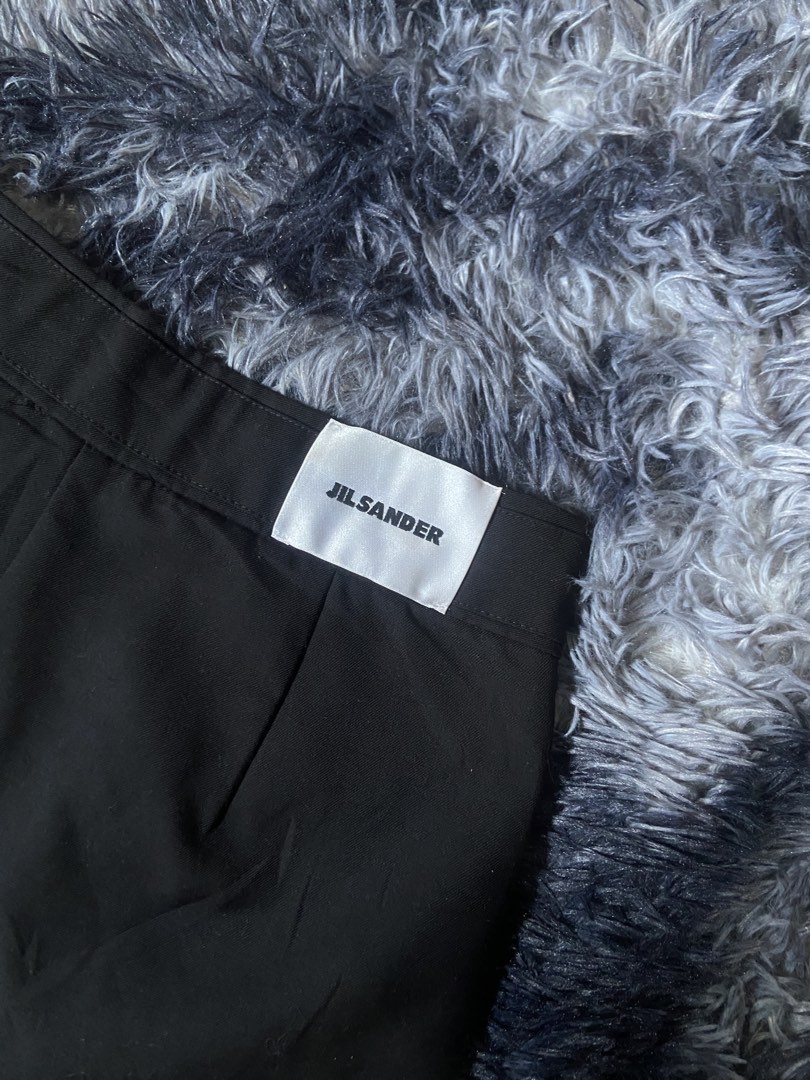 JILSANDER SHORT (Category: Shorts) located in Hinigaran. Submitted by formalwear.ph (Listing ID 1460055168, Image 3). Description: WTS📌📌 •(JILSANDER SHORT)• •Good As New Condition •Size- 38 on tag, Waistline 29 •Dimes- 29 by 17.5 •Cr - 10/10 •Issue - NONE •Color may vary due to lightings •Very Presentable to wear •Washed and ready to wear✅ PHP 899+ sf Affordable ✅ Disclaimer: Items I sell are thrifted/second hand items,No copyright infringement