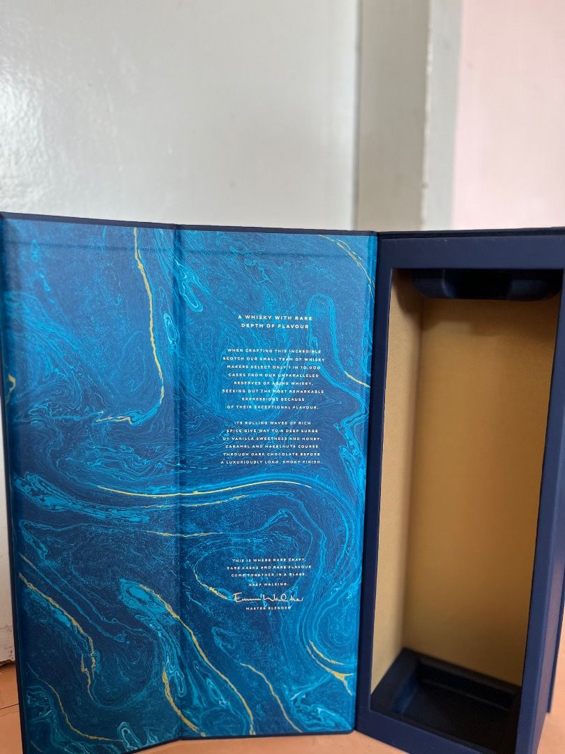 Johnnie Walker Blue Label Original Box (Category: Beverages) located in Caloocan City. Submitted by aician_b1101 (Listing ID 1459904787, Image 2). Description: Johnnie Walker Blue Label Original Empty Box Original 750mL presentation box Complete with bottle holder/inner packaging Good condition, no bottle included ₱700.