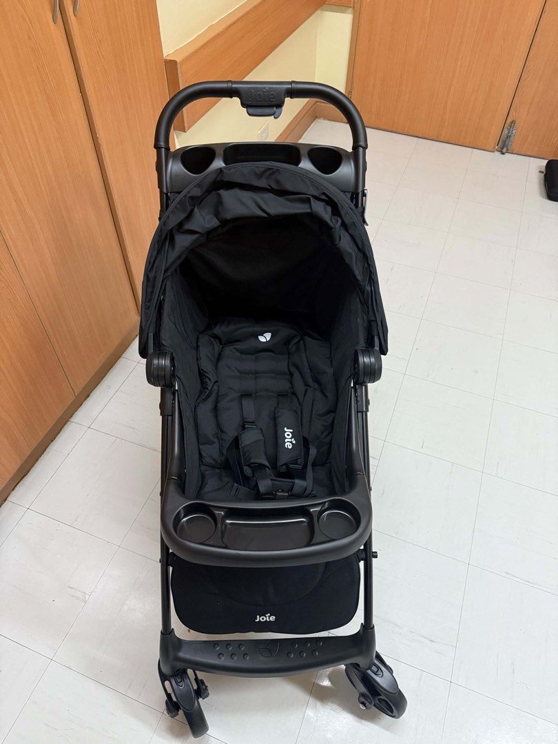 Joie stroller and car seat (Category: Strollers) located in Pasig City. Submitted by ronnamaelax (Listing ID 1460050959, Image 3). Description: Joie Muze LX Travel System + Joie Juva Infant Car Seat Perfect for newborns up to toddler stage — practical for everyday errands, walks, and family trips! Includes: ✔️ Joie Muze LX Stroller ✔️ Joie Juva Infant Car Seat (Group 0+ infant car seat & suitable rearward facing from birth to 13kg) ✔️ Lightweight