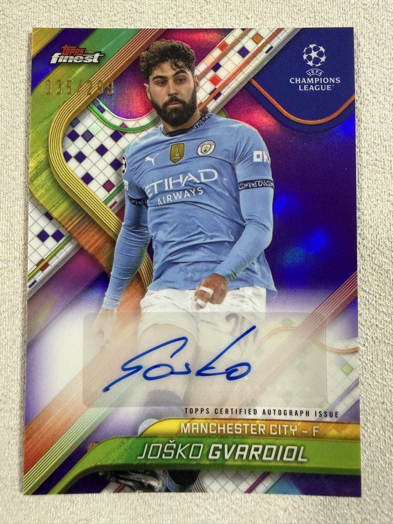(Joško Gvardiol Auto /299) 2024-25 Topps Finest UEFA Club Competitions Base Card Autograph Variation Joško Gvardiol 035/299 #球星卡 #足球 #歐聯 #UCL #曼城 （分類：原色卡片）位於 Hong Kong。 由 kycard96586 提交（商品編號 1459933208，圖片 1）。簡介： 1. 卡況如圖 2. $10以上包卡夾，另加卡夾 +$1 3. 可順豐到付 或 平郵 +$5 或 郵政局/智郵站自提 +$10 或 7-Eleven便利店自提 +$13。