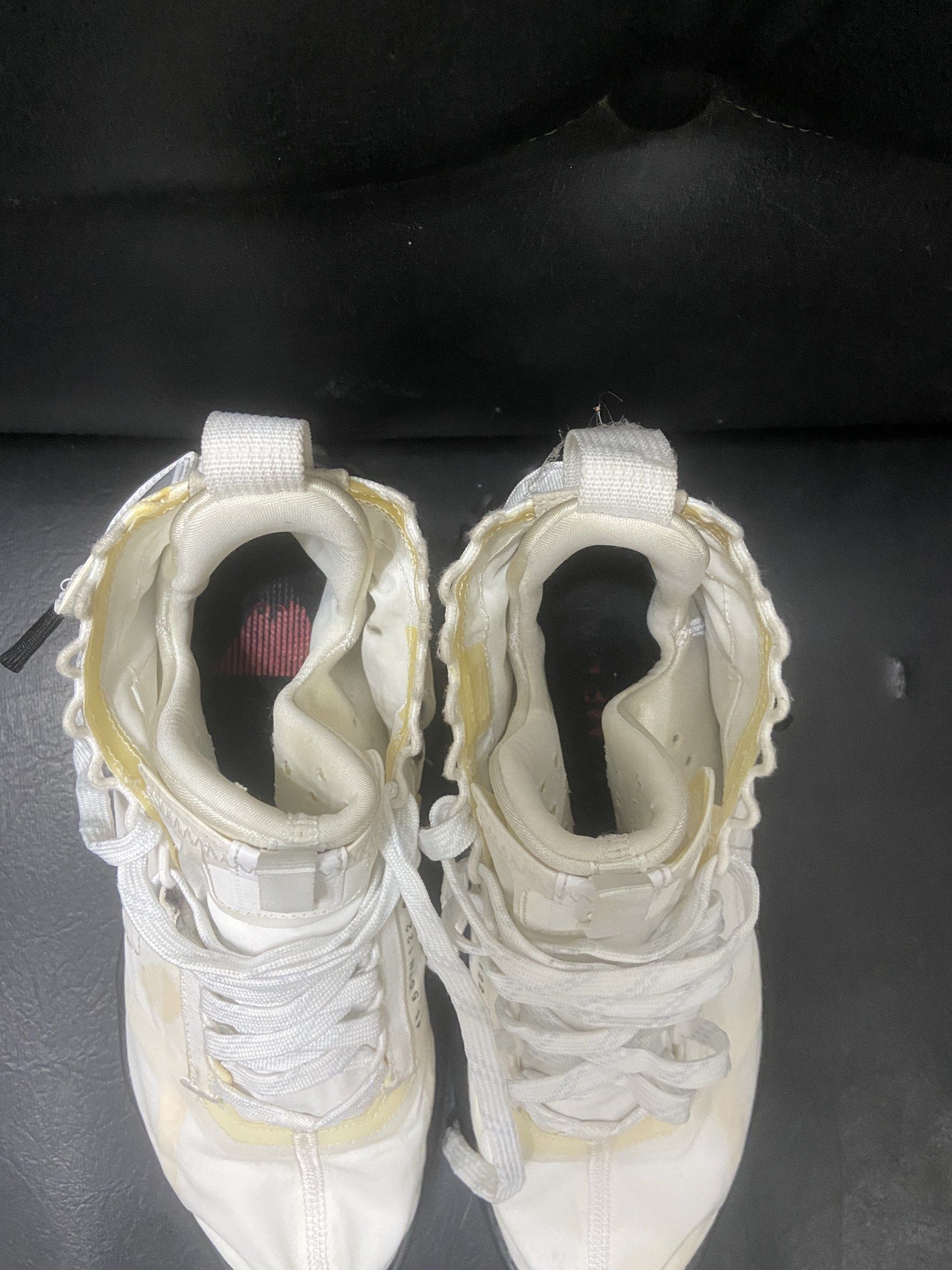 Jordan Proto-React "Light Bone" Sneakers (Category: Sneakers) located in Pilar. Submitted by romeoabejo54125 (Listing ID 1460042305, Image 3). Description: - Jordan Proto-React sneakers in Light Bone colorway. - Unique strap closure for a secure fit. - Equipped with React cushioning for superior comfort. - Lightweight design, perfect for everyday wear..