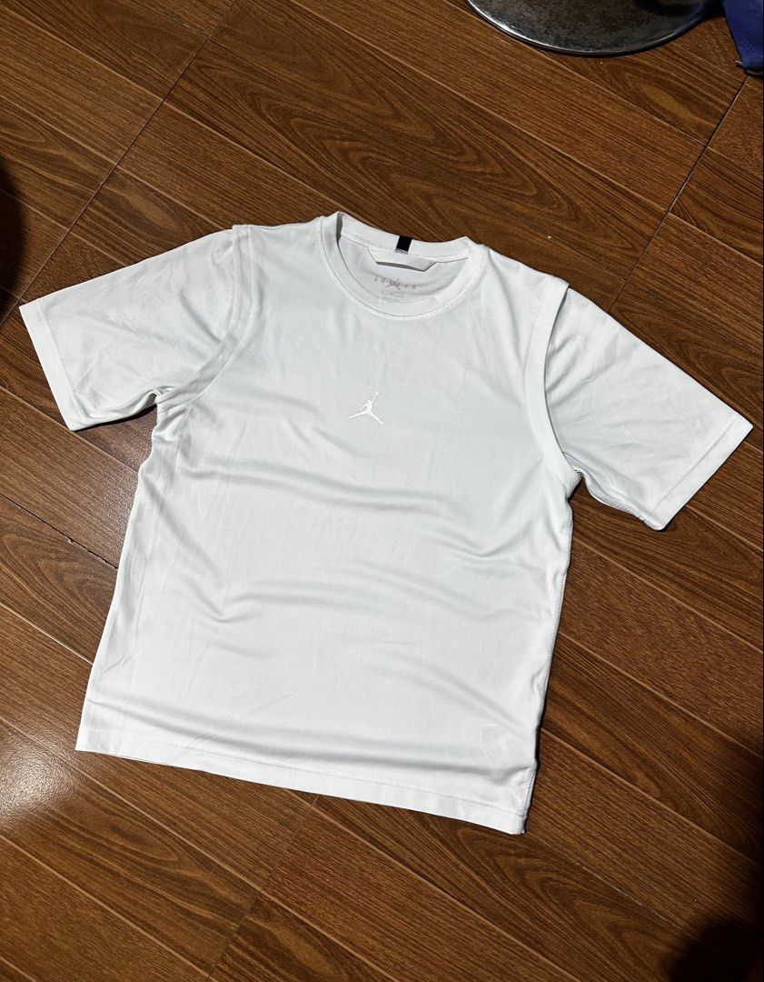 Jordan Sport Tee (Category: Tshirts & Polo Shirts ) located in Valenzuela. Submitted by kilodelta67 (Listing ID 1459963150, Image 1). Description: White Jordan Drifit Small Dimes: 20 x 26 Very Good condition No issues .