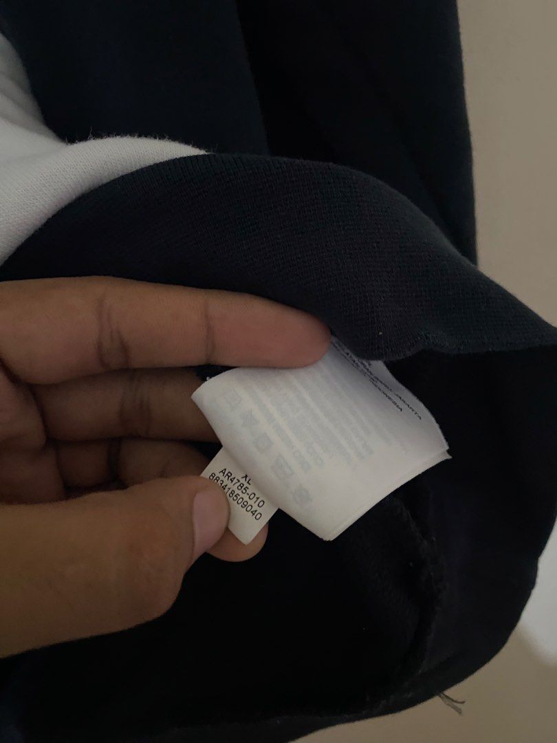 Jordan two tone sweater (Category: Hoodies) located in Manila. Submitted by drip-from-thrift (Listing ID 1459967051, Image 3). Description: .