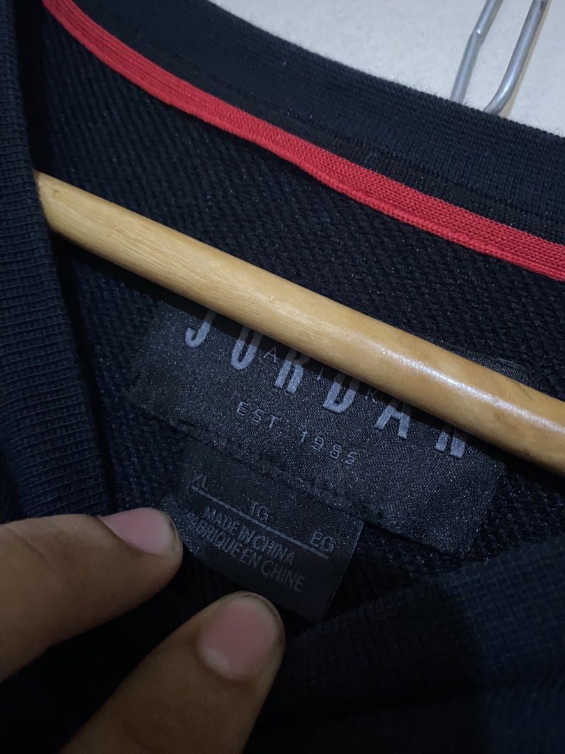 Jordan two tone sweater (Category: Hoodies) located in Manila. Submitted by drip-from-thrift (Listing ID 1459967051, Image 2). Description: .