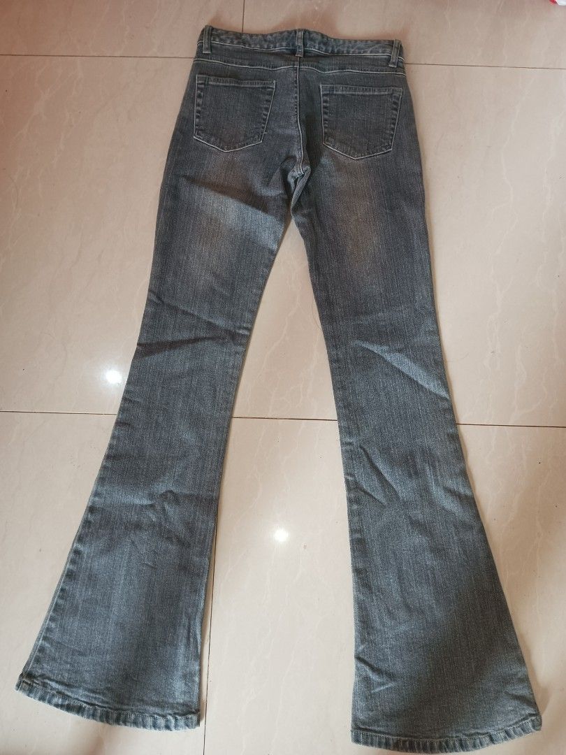 JOUER AUX ECHECS Flared Jeans Grey Wash (Category: Jeans) located in Jolo. Submitted by zah-zah (Listing ID 1459922204, Image 2). Description: - Grey wash flared jeans from JOUER AUX ECHECS - Distressed detailing on the front - Button and zip closure - Classic five-pocket styling - Significant flare at the bottom for a retro look.