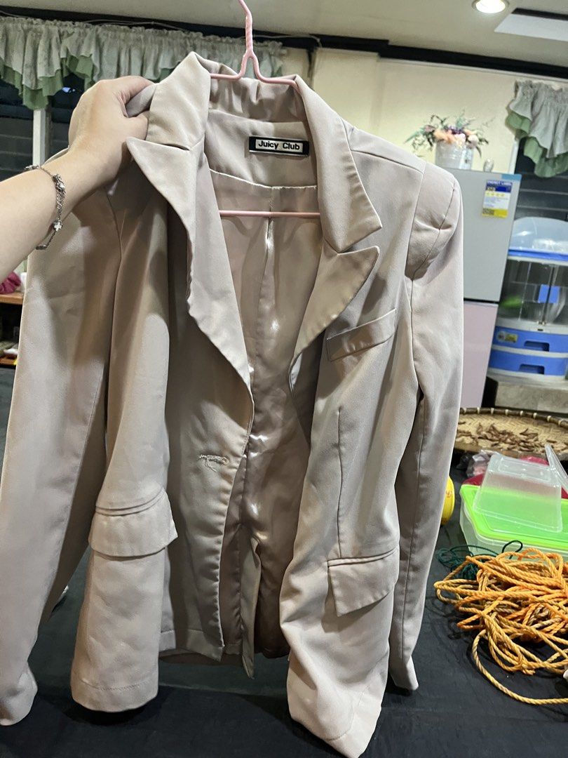 Juicy Club Beige Blazer (Category: Coats, Jackets and Outerwear) located in Midsayap. Submitted by brandedloves1031 (Listing ID 1460014122, Image 1). Description: - Beige blazer from Juicy Club - Smooth satin-like inner lining - Two front pockets with flaps - Single button closure - Versatile for dressing up outfits.