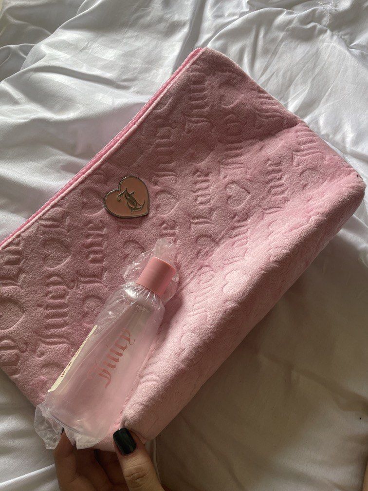 Juicy couture pouches vanity bag pink (Category: Purses & Pouches) located in Dinalupihan. Submitted by closetbymint (Listing ID 1459923486, Image 1). Description: .