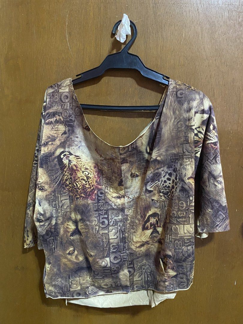 Jungle Batwing Off Shoulder Top (Category: Others Tops) located in Pasig City. Submitted by rzziee (Listing ID 1459948570, Image 1). Description: Width: 19 in Length: 20 in M-L DM for when worn pics and more deets! *Color may vary due to lighting..