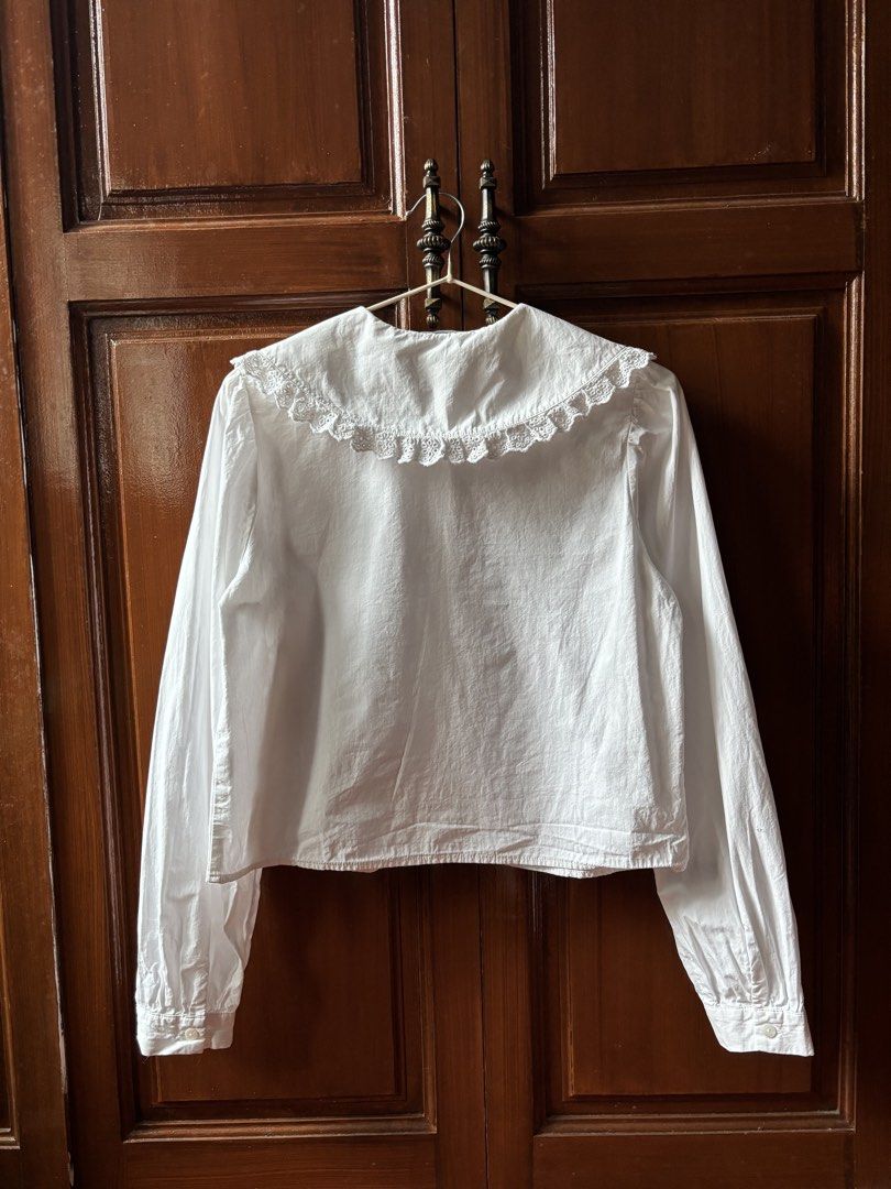 Kendall & Kylie Peter Pan Collar Blouse (Category: Blouses) located in Baguio. Submitted by thr1ft_junki3 (Listing ID 1460085850, Image 3). Description: Small on tag 100% cotton Excellent condition Flaws: removable stains .