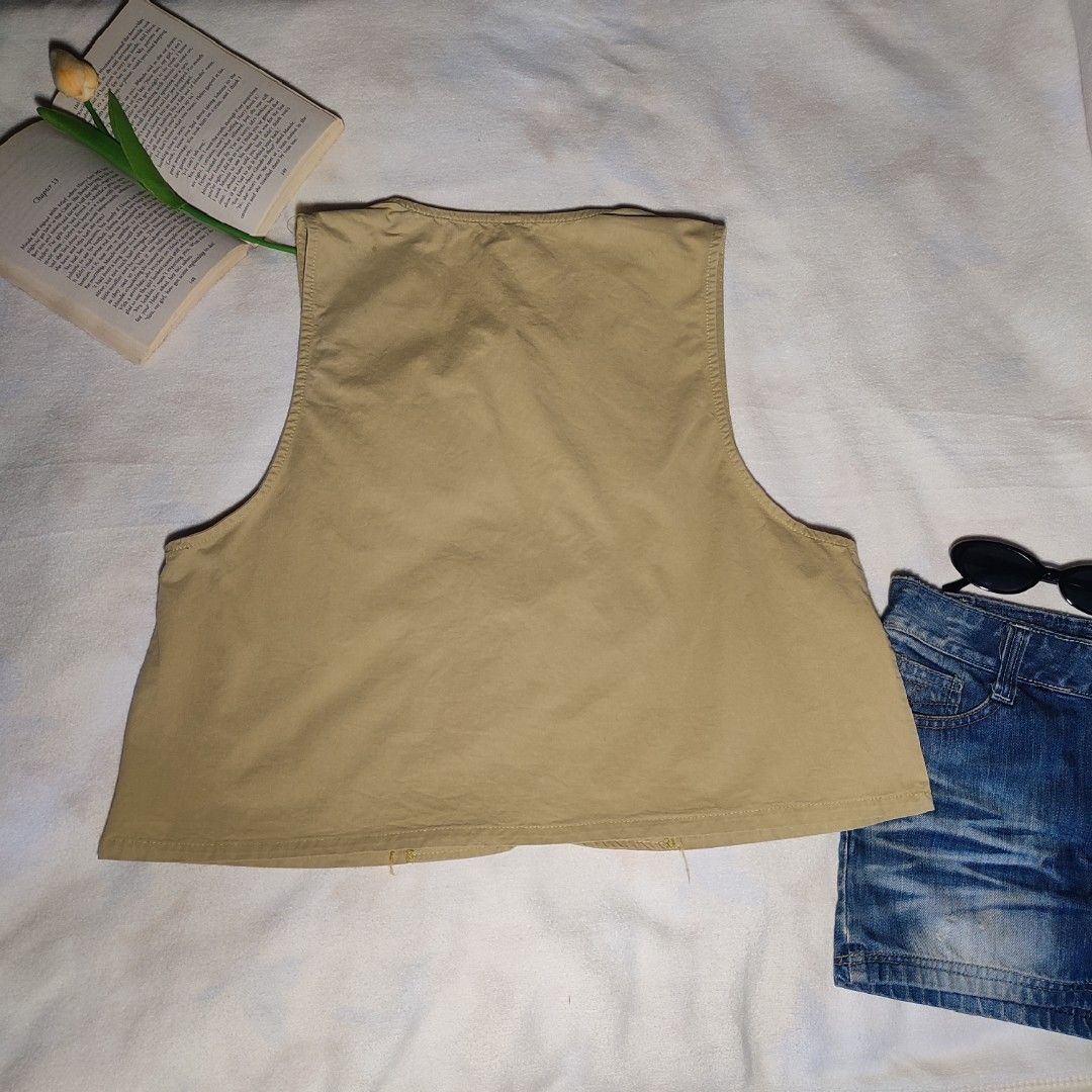 Khaki Double-Breasted Vest with Pockets (Category: Sleeveless) located in Antipolo. Submitted by _lovedbychie (Listing ID 1460029835, Image 2). Description: 🚩with very small stain, unnoticable 🌸 Size: M-Semi L 🌸 Bust: 34" • Waist: 40" •Length: 20" 🌸 MOP: Gcash / Maribank (payment first) 🌸 MOD: J&T / Lalamove Message me for more info!.