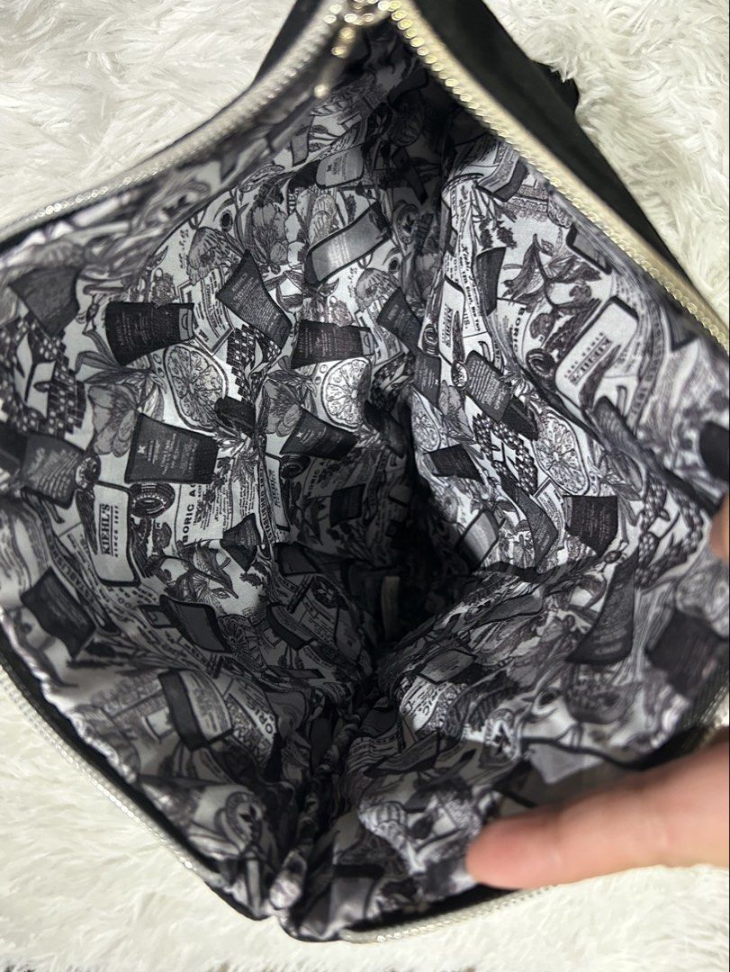 Kiehl’s Pouch (Category: Purses & Pouches) located in Pasig City. Submitted by minminreyn (Listing ID 1460084538, Image 3). Description: Like new Condition Big Pouch Cavite or Qc (meet up sa sunday) Jnt ,lalamove or bahala kayo anong delivery Service gusto niyo basta kayo po ang magbook Salamat po.